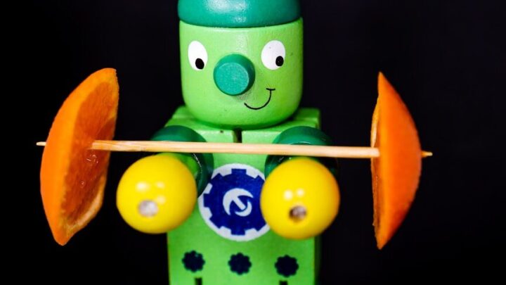 ChatGPT jako Twój osobisty coach kariery: Jak symulować rozmowy kwalifikacyjne i poprawić CV?