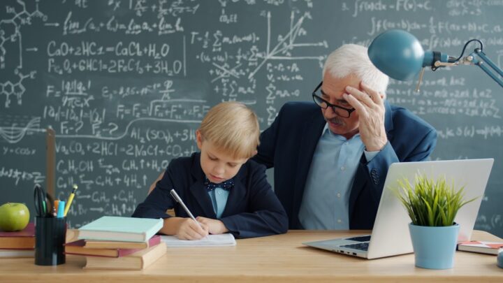 AI w edukacji: Jak uczniowie i nauczyciele mogą efektywnie wykorzystywać ChatGPT i Gemini?