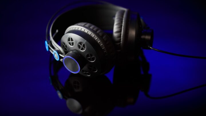 Jak naprawić błędy w tekście wygenerowanym przez ElevenLabs (np. powtarzające się frazy, dziwne akcenty)?