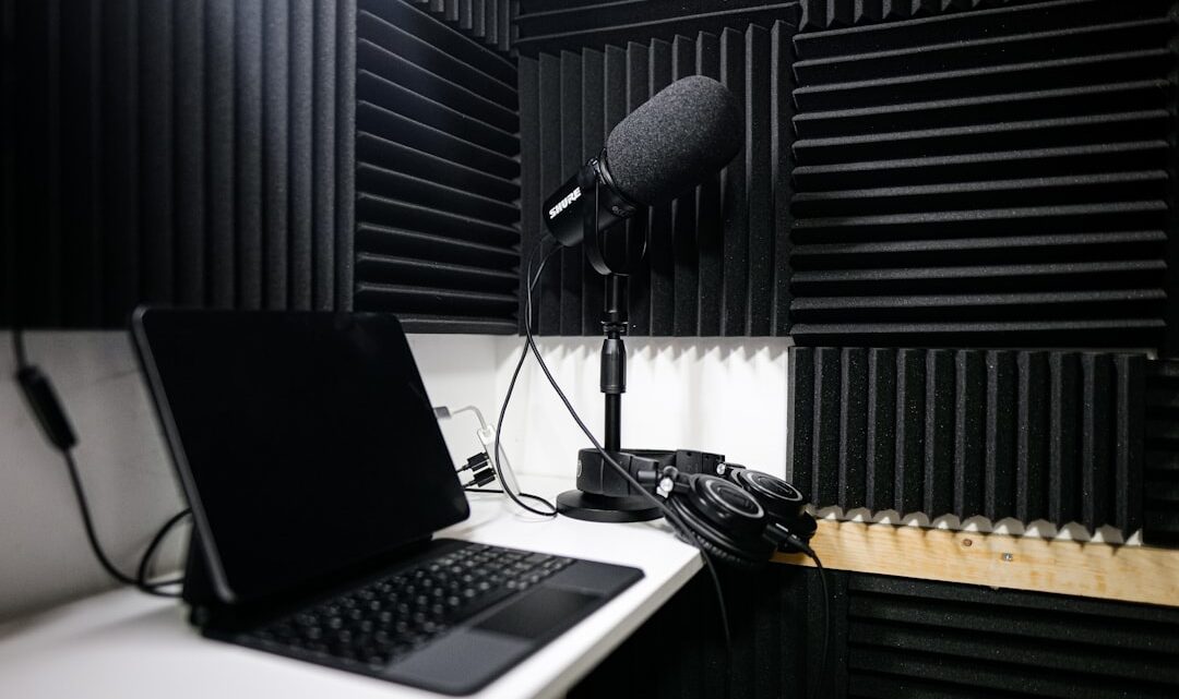 Jak używać ElevenLabs do tworzenia lektorów i audiobooków? Praktyczne wskazówki dla wydawców i twórców treści.