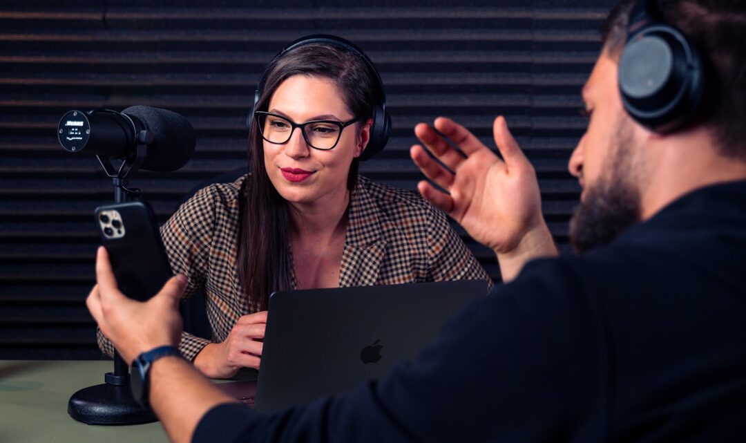 Zaawansowane możliwości ElevenLabs: Tworzenie mowy z emocjami i niestandardowymi głosami dla podcastów i audiobooków