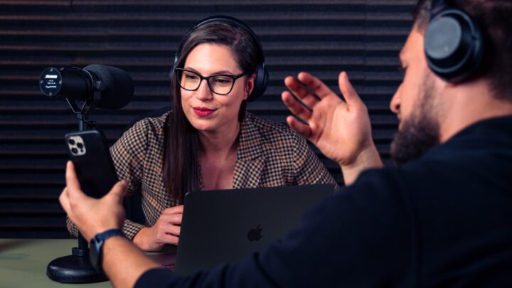 Zaawansowane możliwości ElevenLabs: Tworzenie mowy z emocjami i niestandardowymi głosami dla podcastów i audiobooków