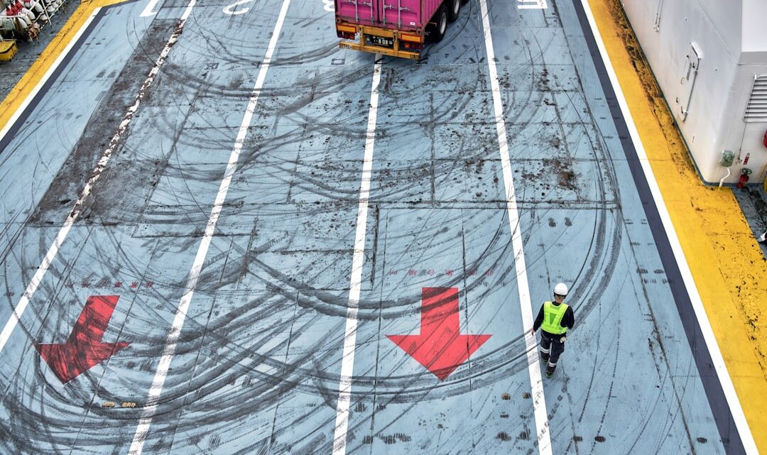 AI w optymalizacji tras logistycznych dla małych i średnich firm kurierskich: Jak zredukować koszty paliwa i czasu dostawy (Google Gemini, narzędzia nawigacyjne)