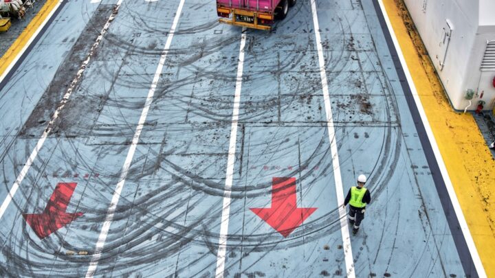 AI w optymalizacji tras logistycznych dla małych i średnich firm kurierskich: Jak zredukować koszty paliwa i czasu dostawy (Google Gemini, narzędzia nawigacyjne)