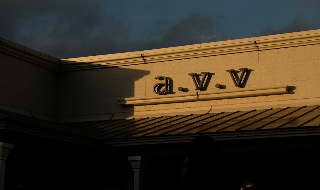 AI w tworzeniu profesjonalnych CV dla branż kreatywnych: Jak podkreślić portfolio i umiejętności wizualne za pomocą modeli językowych