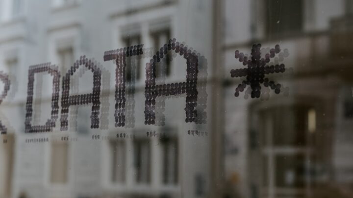 Bezpieczeństwo danych w erze AI: Jak chronić swoją prywatność i poufne informacje podczas korzystania z ChatGPT i innych narzędzi?