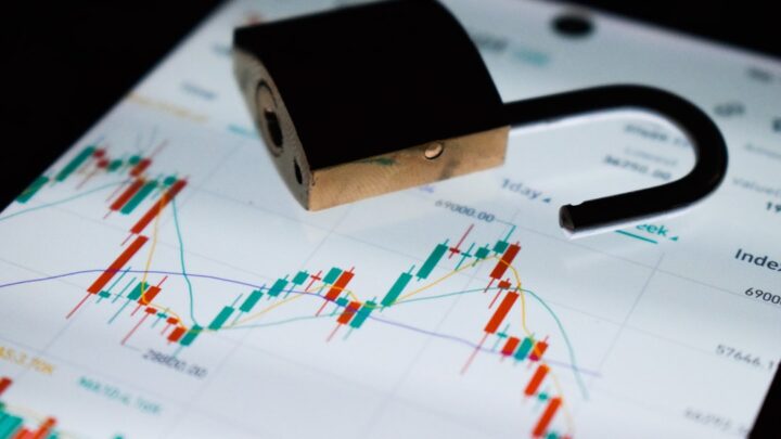 Bezpieczne korzystanie z AI w bankowości i finansach osobistych: Jak AI chroni Twoje dane, a kiedy może stanowić ryzyko? Poradnik dla Polaków
