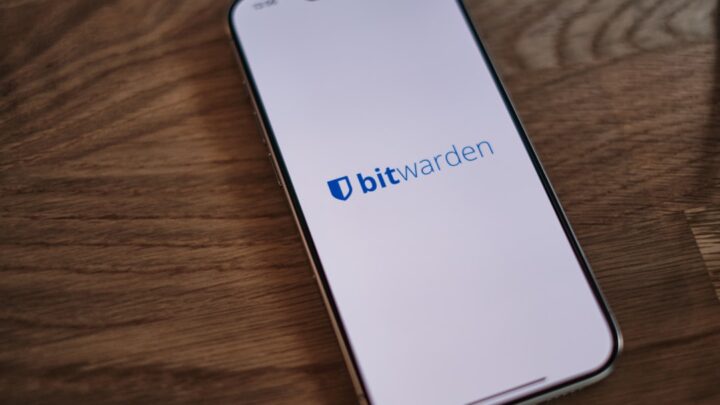 Bezpieczne zarządzanie hasłami i danymi logowania za pomocą menedżerów haseł: Kompleksowy przewodnik dla użytkowników