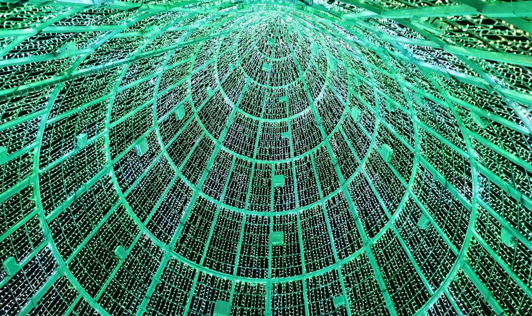 Ekologiczny odcisk AI: Jak świadomie korzystać z ChatGPT, Gemini i innych narzędzi, aby zmniejszyć zużycie energii?