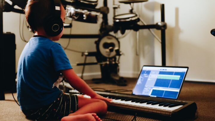 Jak AI może pomóc w personalizacji nauki gry na instrumencie? Generowanie ćwiczeń i feedbacku z ChatGPT i innymi narzędziami