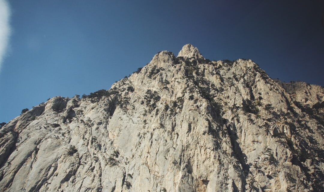 Jak wykorzystać AI do personalizacji planów podróży i rekomendacji atrakcji turystycznych (z uwzględnieniem specyfiki polskiego rynku)