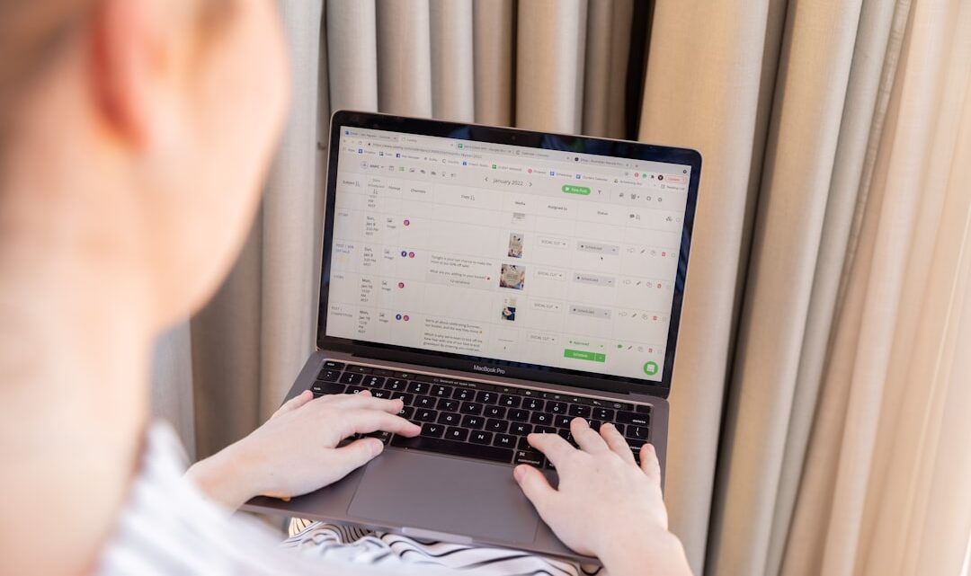 Tworzenie chatbotów z możliwością rozumienia mowy naturalnej (NLU) dla małych firm: Praktyczny przewodnik po narzędziach no-code i podstawach technicznych