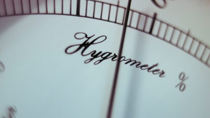 Zastosowanie AI w monitoringu jakości powietrza i prognozowaniu smogu w Polsce: Analiza danych i praktyczne wskazówki dla mieszkańców