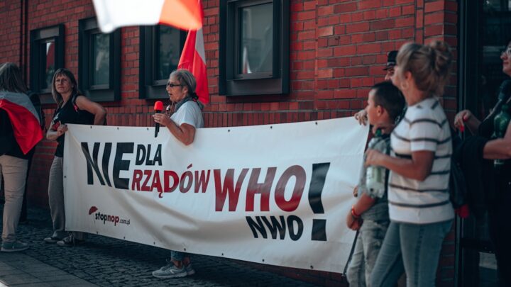 Agent AI do proaktywnego social listeningu: Jak wykrywać trendy, monitorować influencerów i przewidywać kryzysy w mediach społecznościowych w Polsce?