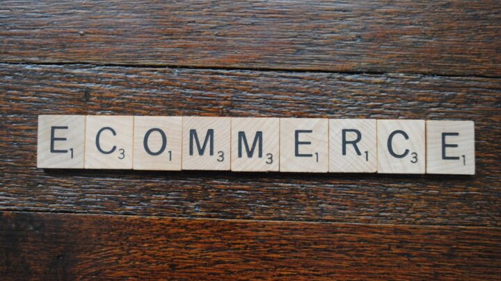 AI w dynamicznej optymalizacji cen i strategii promocji w e-commerce: Jak dostosować ofertę w czasie rzeczywistym z pomocą modeli językowych?