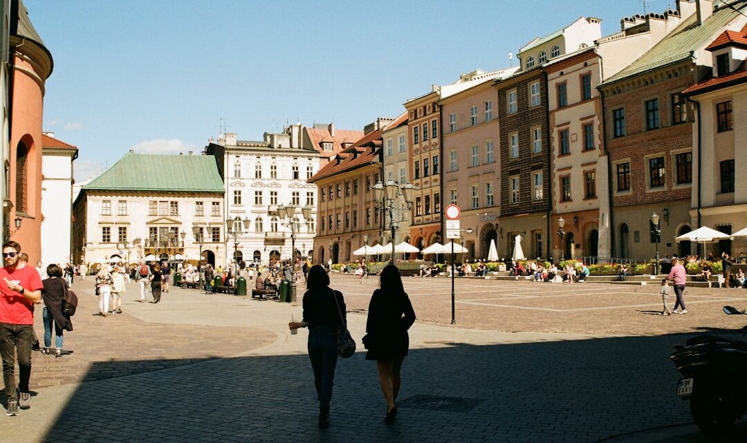 AI w optymalizacji codziennych tras i dojazdów w polskich miastach (np. unikanie korków, wybór transportu publicznego) z Gemini i narzędziami mapowymi