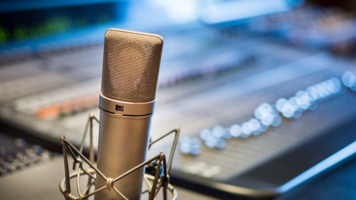 Beatoven.ai, Suno, Udio: Jak nagrać i zintegrować własny wokal z generowaną muzyką AI, by stworzyć unikalny utwór?