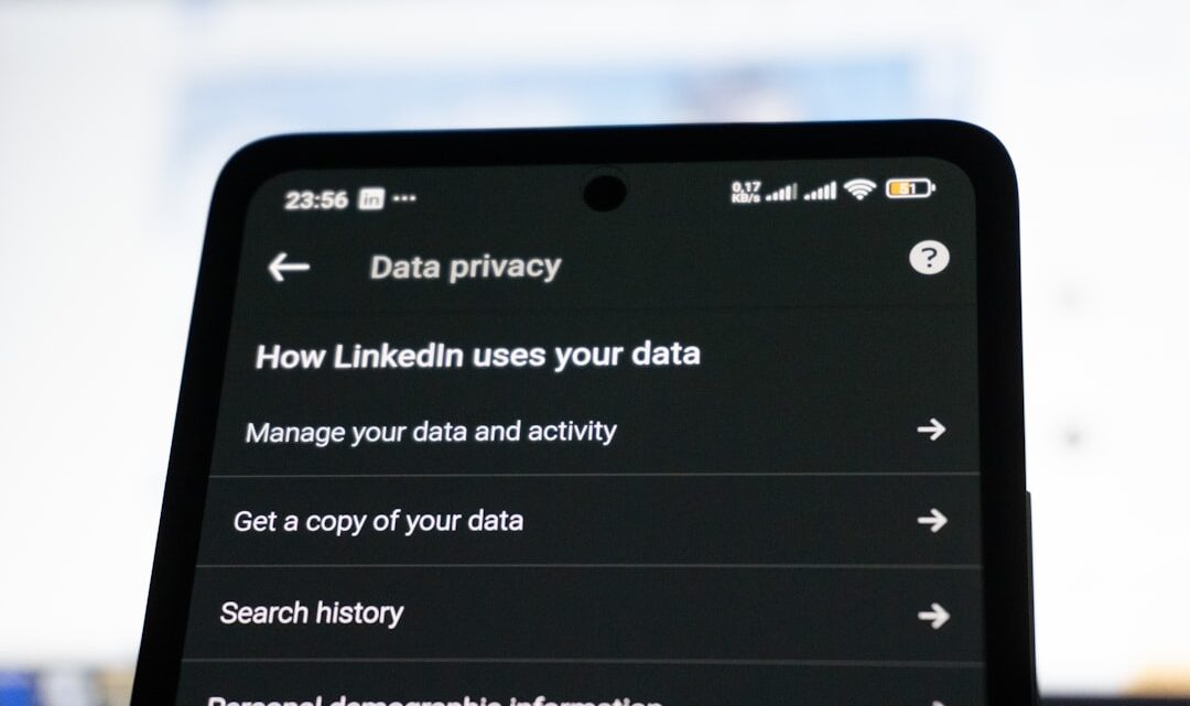 Bezpieczeństwo i prywatność w Custom GPTs i AI Assistants (OpenAI, Gemini): Jak chronić dane użytkowników i zapobiegać wyciekom informacji w niestandardowych rozwiązaniach?