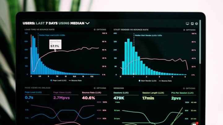 Fine-tuning małych modeli językowych (LLMs) na własnych danych: Praktyczny przewodnik do tworzenia specjalistycznych AI dla firm.