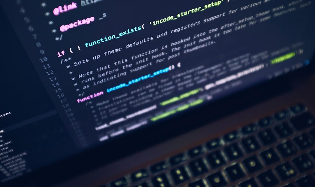 Jak AI może pomóc w szybkim debugowaniu i optymalizacji kodu aplikacji webowych i mobilnych?