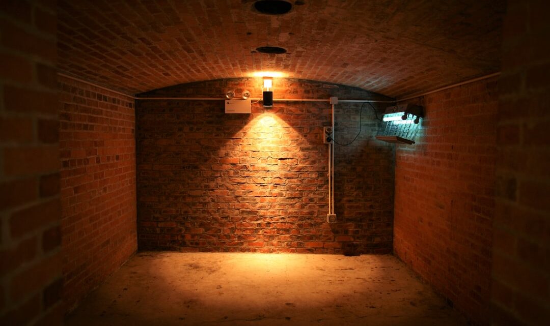 Jak AI może pomóc w tworzeniu i testowaniu scenariuszy dla Escape Roomów i gier detektywistycznych? (ChatGPT, Claude AI)