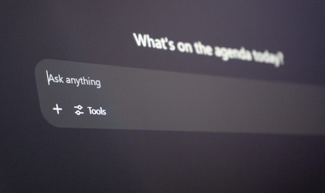 Jak stworzyć własny, prosty wtyczkę/rozszerzenie AI do przeglądarki (np. Chrome/Firefox) z użyciem OpenAI API dla codziennych zadań?