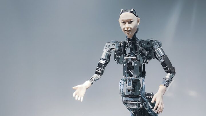 Jak tworzyć i stosować efekty głosowe (np. głos robota, potwora) w ElevenLabs dla gier, podcastów i multimediów? Praktyczne techniki modyfikacji.