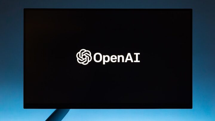 Strategie zarządzania wieloma API AI (multi-API management): Jak efektywnie orkiestrować, optymalizować koszty i zapewnić niezawodność integracji ChatGPT, Gemini, Claude i ElevenLabs w jednej aplikacji?