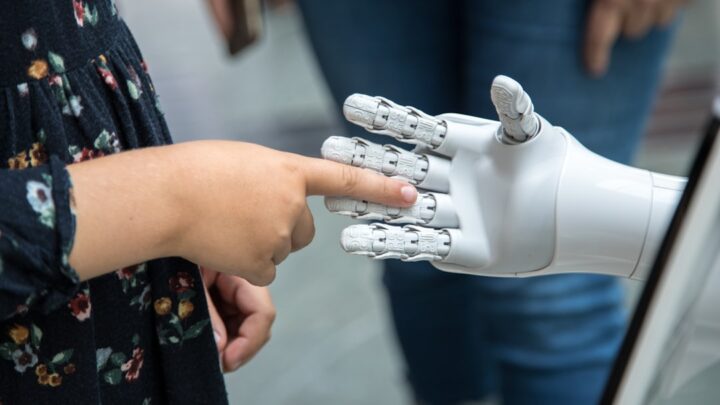 Jak efektywnie integrować pętlę Human-in-the-Loop (HITL) w procesach opartych na AI: Optymalizacja jakości i kontroli nad systemami autonomicznymi?