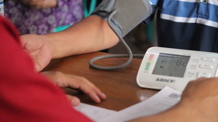 Jak zaprojektować i wytrenować Agenta AI do kompleksowego monitorowania zdrowia i samopoczucia: Od danych z wearables po spersonalizowane alerty i sugestie