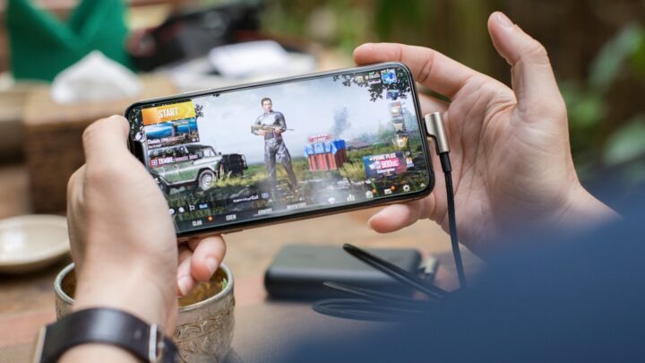 Personalizacja reklam w grach mobilnych z AI: Jak zwiększyć zaangażowanie i konwersję dzięki dynamicznie generowanym kreacjom i optymalizacji w czasie rzeczywistym?