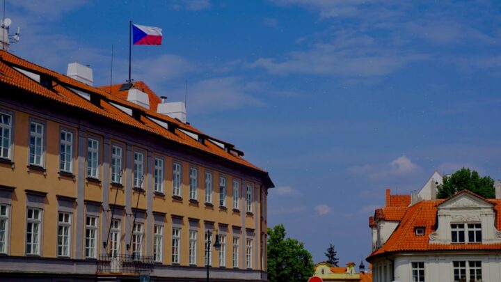 AI w digitalizacji i interaktywnej prezentacji ginących gwar i dialektów języka polskiego: Jak ElevenLabs i Agenty AI mogą pomóc w dokumentowaniu i uczeniu unikalnych form mowy?