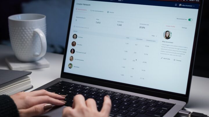 Jak naprawić błędy w integracji ElevenLabs z systemami CRM/marketing automation: Głos AI nie synchronizuje się z danymi klienta?