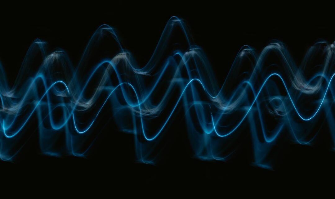 Jak naprawić problem powtarzalności i braku dynamiki w generowanych dźwiękach otoczenia (ambient, ASMR) z ElevenLabs i innych narzędzi AI?