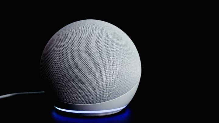 Jak poprawić intonację i wymowę obcojęzycznych fraz w nagraniach ElevenLabs? Sztuczki do generowania naturalnie brzmiącej mowy w tekstach dwujęzycznych i z nazwami własnymi.