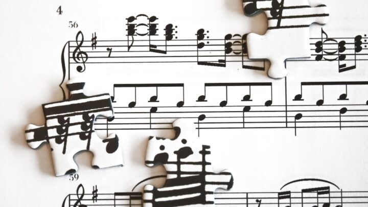 Naprawa błędów w generowaniu muzyki AI: Gdy Suno, Udio lub Beatoven.ai ignorują styl, gatunek lub spójność melodyczną z Twojego promptu – jak odzyskać kontrolę?
