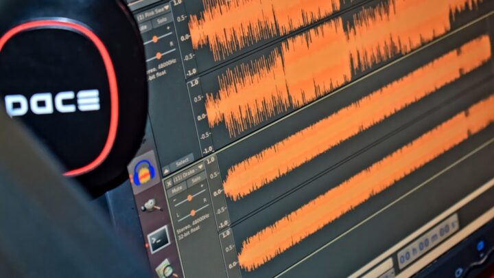 Naprawa problemów z metadanymi i tagowaniem w plikach audio generowanych przez AI (ElevenLabs, Suno, Udio): Jak zapewnić kompatybilność z odtwarzaczami i programami do edycji?