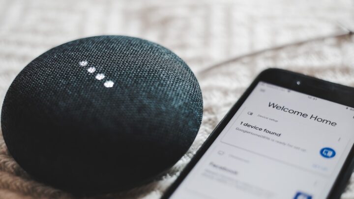 Rozwiązywanie problemów z polskimi asystentami głosowymi (Google Assistant, Siri, Alexa) i integracją z lokalnym smart domem: Gdy AI nie rozumie poleceń lub odmawia współpracy.