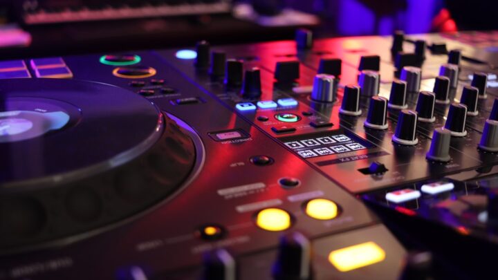 Suno, Udio, Beatoven.ai dla DJ-ów: Generuj sample i pętle