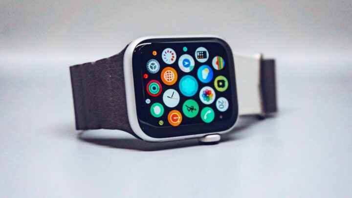 Optymalizacja Smartwatchy AI: Wydłuż Baterię, Zintegruj Dane